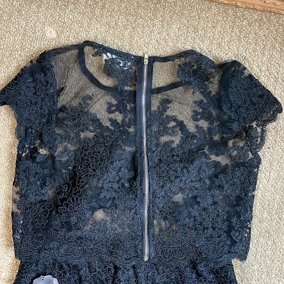 Lace zippered back set size large - Picture 4 of 6